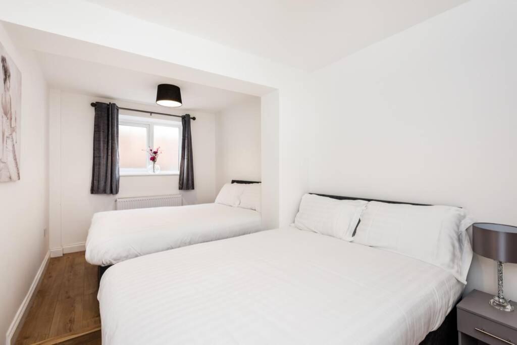 Liverpool City Centre - Fabulous 3 En-Suite Bedrooms - Sleeps 10 People Bagian luar foto