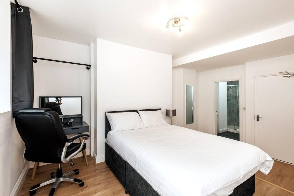 Liverpool City Centre - Fabulous 3 En-Suite Bedrooms - Sleeps 10 People Bagian luar foto