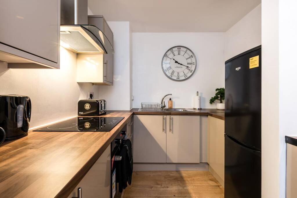 Liverpool City Centre - Fabulous 3 En-Suite Bedrooms - Sleeps 10 People Bagian luar foto