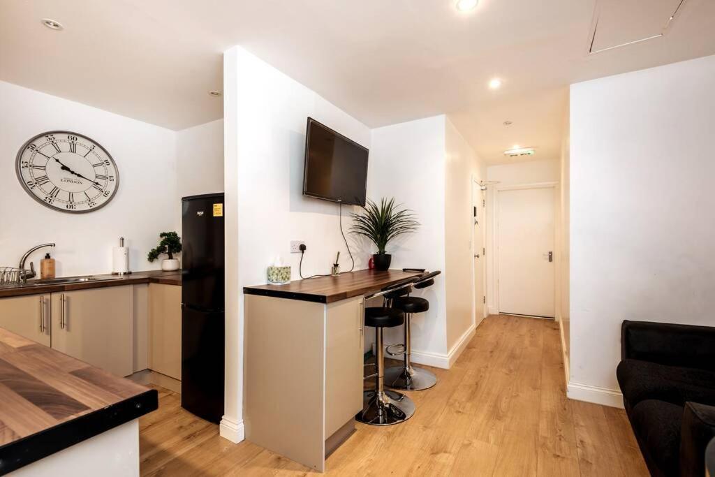 Liverpool City Centre - Fabulous 3 En-Suite Bedrooms - Sleeps 10 People Bagian luar foto