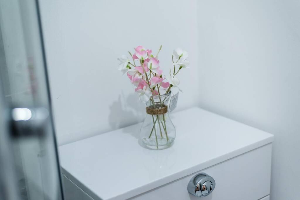 Liverpool City Centre - Fabulous 3 En-Suite Bedrooms - Sleeps 10 People Bagian luar foto